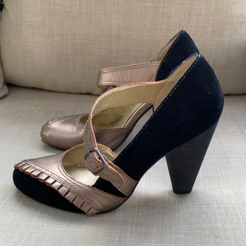Seychelles Black and Rose Gold Mary Jane Heels